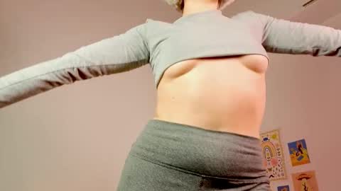 annietinky online show from November 8, 2025, 1:17 am