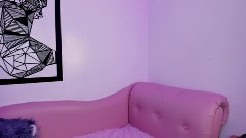 Annie Evans  online show from February 26, 2025, 8:11 pm