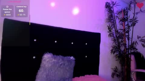 Annie Evans  online show from September 13, 2025, 1:33 pm