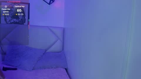 Annie Evans  online show from September 15, 2025, 3:01 pm