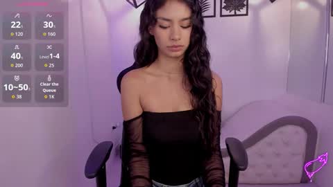 Annie Evans  online show from September 29, 2025, 3:06 pm