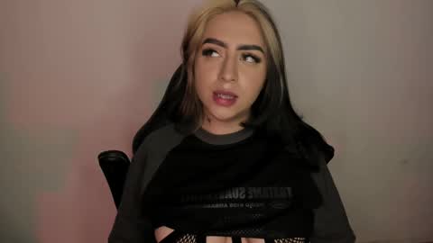 Annika online show from October 31, 2025, 10:00 pm