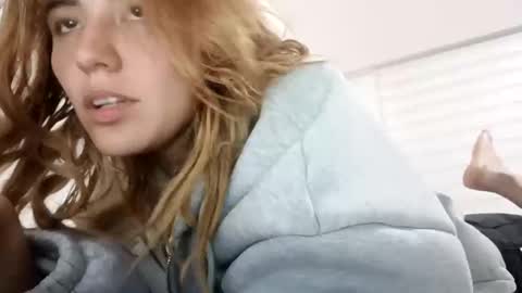 Snapshot of annrousse chatting on September 17, 2025, 2:35 am annrousse online show from September 17, 2025, 2:35 am