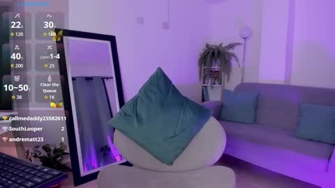 Anntonia Woods  online show from November 19, 2025, 5:29 am