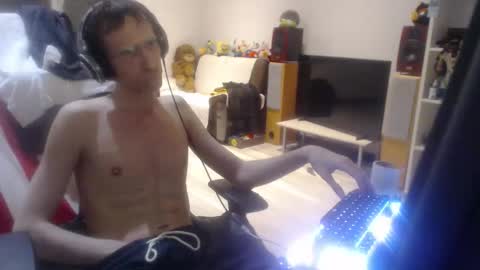 LoyalDog online show from April 27, 2026, 9:13 pm