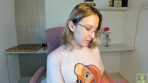 Issabela online show from March 27, 2026, 1:44 pm