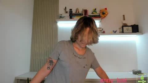 Issabela online show from May 15, 2026, 9:33 pm