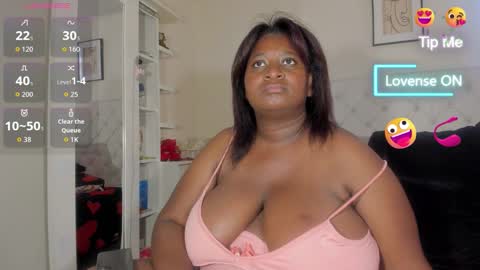 Snapshot of annybigassxxx chatting on October 6, 2025, 6:27 pm Melani online show from October 6, 2025, 6:27 pm