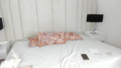 Snapshot of annybombastic chatting on June 19, 2026, 9:40 pm Anny online show from June 19, 2026, 9:40 pm