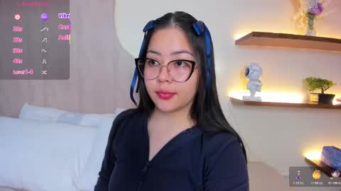 Snapshot of annye01 chatting on October 24, 2025, 12:23 pm A N N Y E  online show from October 24, 2025, 12:23 pm