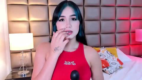 Snapshot of annyhizzle chatting on December 27, 2024, 9:22 pm online show from December 27, 2024, 9:22 pm