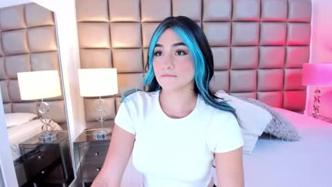 Snapshot of annyhizzle chatting on February 1, 2025, 9:40 pm online show from February 1, 2025, 9:40 pm