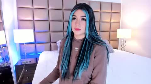 Snapshot of annyhizzle chatting on February 17, 2025, 9:30 pm online show from February 17, 2025, 9:30 pm