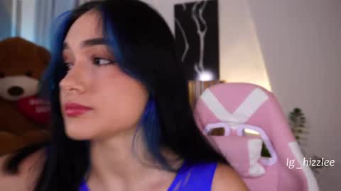 Snapshot of annyhizzle chatting on May 19, 2026, 4:19 am online show from May 19, 2026, 4:19 am