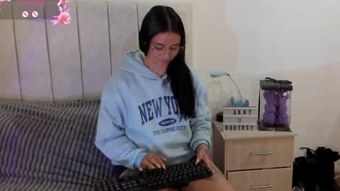Anny online show from June 2, 2026, 8:22 pm