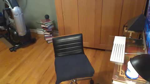 Snapshot of anoaklawnguy chatting on October 1, 2025, 4:02 pm anoaklawnguy online show from October 1, 2025, 4:02 pm