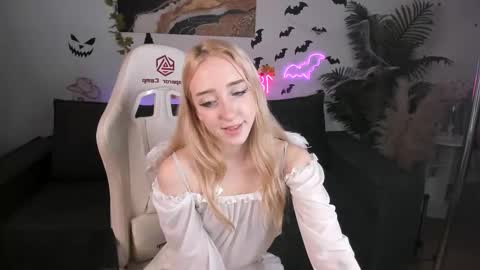 Snapshot of anorababy chatting on October 31, 2025, 2:07 pm Anora online show from October 31, 2025, 2:07 pm