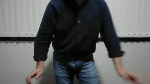 Snapshot of antarctic_male33 chatting on January 16, 2025, 6:35 am antarctic male online show from January 16, 2025, 6:35 am