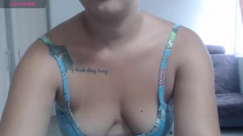 Anthonela Queen online show from November 30, 2025, 1:04 pm