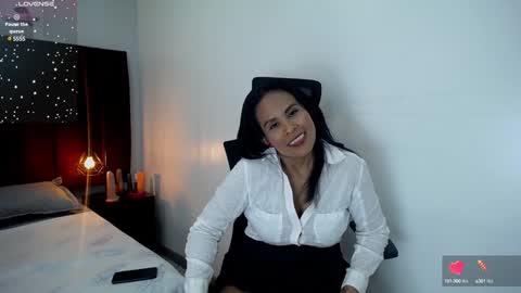 Anthonelaa   online show from January 16, 2025, 8:25 pm
