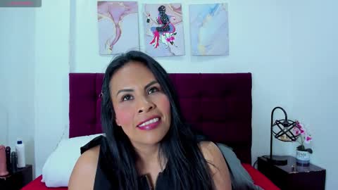 Anthonelaa   online show from November 18, 2025, 8:02 pm