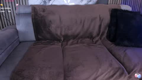 Anthoneladoll online show from February 14, 2025, 1:02 am