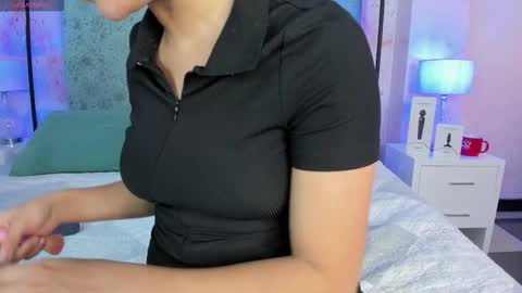 anthonelaDuque online show from October 10, 2025, 11:53 am