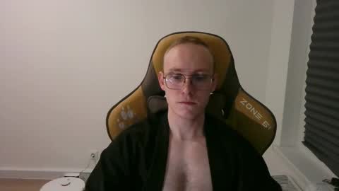 Snapshot of anthonythorn chatting on October 19, 2025, 9:48 pm anthonythorn online show from October 19, 2025, 9:48 pm