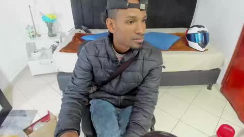 Snapshot of anthoy_wayans chatting on February 11, 2025, 12:17 am online show from February 11, 2025, 12:17 am