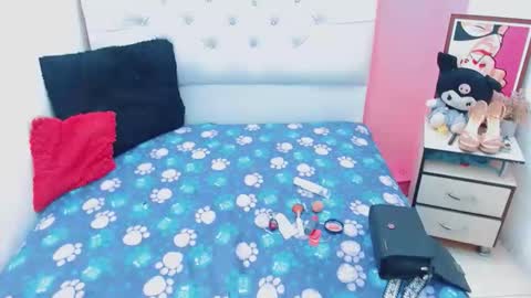 antonela_xx3 online show from March 18, 2026, 8:34 pm