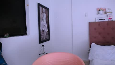 Snapshot of antonella_mcry chatting on January 8, 2025, 2:57 am antonella online show from January 8, 2025, 2:57 am