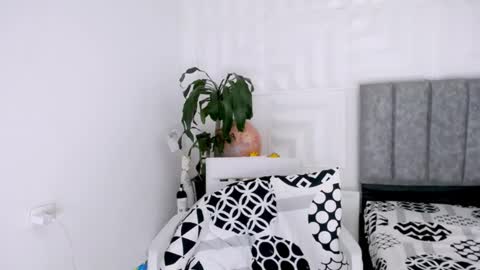 Snapshot of antonella_mcry chatting on March 8, 2025, 4:23 am antonella online show from March 8, 2025, 4:23 am