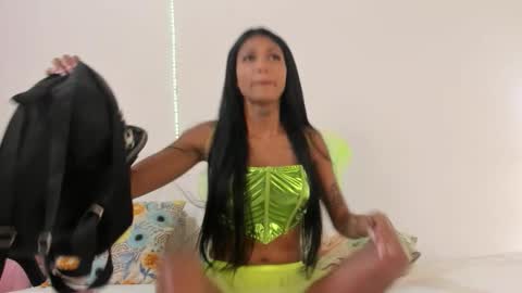 Snapshot of antonellasmith0 chatting on October 11, 2025, 12:58 pm ANTO online show from October 11, 2025, 12:58 pm