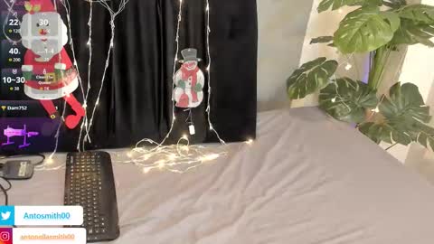 Snapshot of antonellasmith0 chatting on December 22, 2025, 12:57 pm ANTO online show from December 22, 2025, 12:57 pm