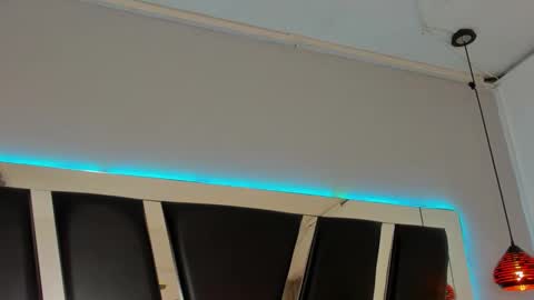 A N T O N E L L E  online show from January 7, 2025, 11:05 am