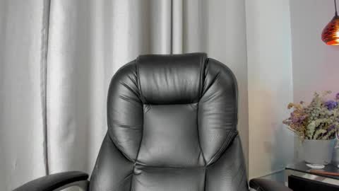 A N T O N E L L E  online show from January 8, 2025, 11:21 am