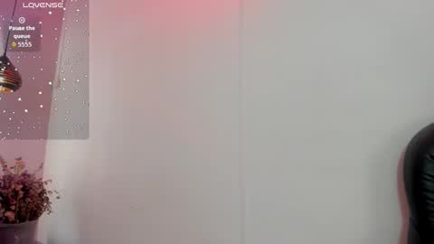 A N T O N E L L E  online show from September 17, 2025, 11:45 am