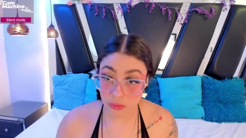 A N T O N E L L E  online show from April 5, 2026, 12:02 pm