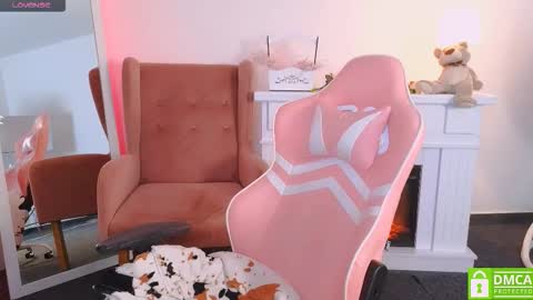 antonia_ferrero online show from September 30, 2025, 7:02 am