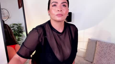 Snapshot of antoniacasarini chatting on December 2, 2024, 7:49 pm Antonia online show from December 2, 2024, 7:49 pm