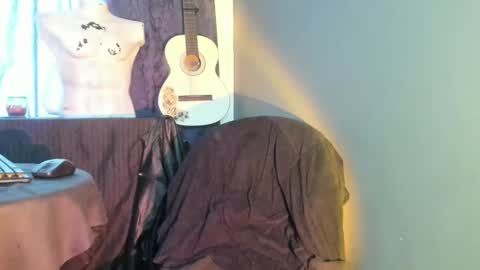 antonnello_ online show from October 3, 2025, 4:37 pm