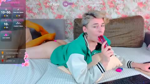 Snapshot of antonylewis chatting on January 14, 2025, 9:35 am YummyTony online show from January 14, 2025, 9:35 am