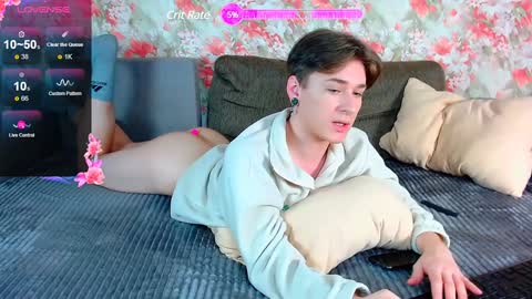 Snapshot of antonylewis chatting on January 28, 2025, 7:21 pm YummyTony online show from January 28, 2025, 7:21 pm