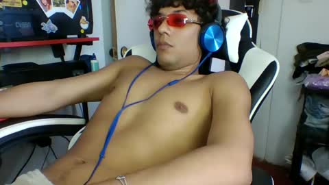 Snapshot of anuardhm chatting on November 3, 2025, 4:30 pm AnuarDHM online show from November 3, 2025, 4:30 pm