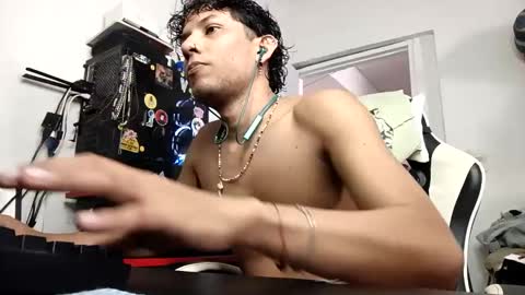 Snapshot of anuardhm chatting on November 17, 2025, 2:45 pm AnuarDHM online show from November 17, 2025, 2:45 pm