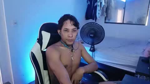 Snapshot of anuardhm chatting on November 26, 2025, 4:19 pm AnuarDHM online show from November 26, 2025, 4:19 pm