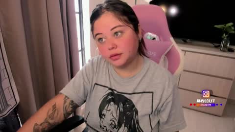   Independent model  online show from November 19, 2025, 4:29 pm