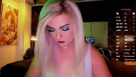MissSophiaSpecter online show from September 17, 2025, 1:46 pm