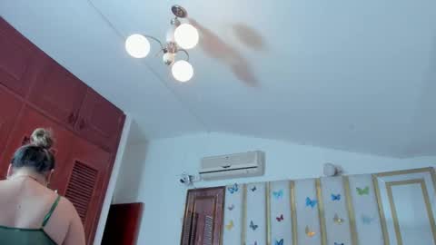 Anyela  online show from November 10, 2025, 2:43 am