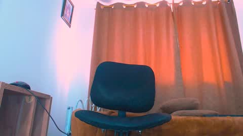 Snapshot of anyelo_15 chatting on February 1, 2025, 4:44 pm angel online show from February 1, 2025, 4:44 pm